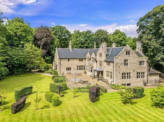 This 7 bed deatched house, Oxley Croft in Weetwood Lane, offers exceptional and well proportioned family accommodation extending to over 7,500 sqft.