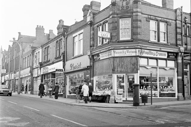 Do you recognised any of the shops in this photo from Normanton, 40 years ago?