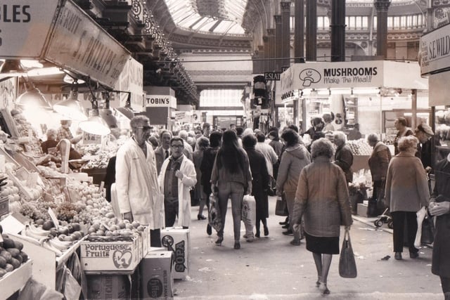 A bustling market in October 1984.