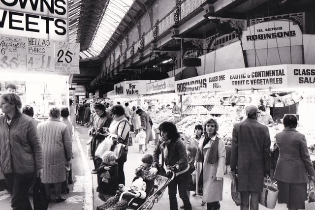 Bargains galore at Kirkgate Market in December 1987. Do you remember these traders?