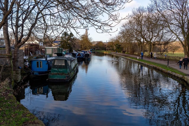 The average house price in Rodley & Stanningley Park is 325,000.