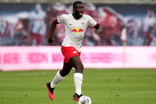 Arsenal look set to win the race for French centre-back Dayot Upamecano, but Manchester United and Bayern Munich are also interested. (Tuttosport)