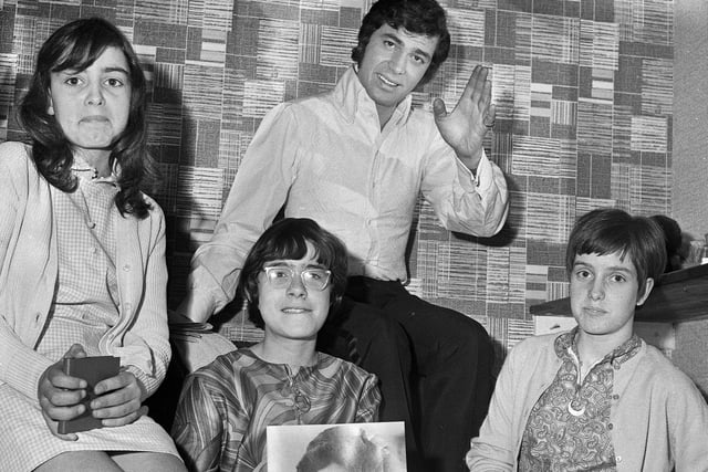 Pop star Engelbert Humperdinck poses with fans before his show at the Casino Club in November 1967.