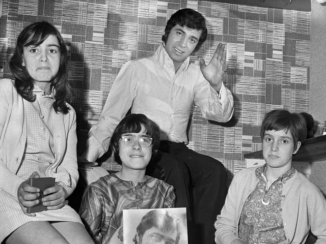Pop star Engelbert Humperdinck poses with fans before his show at the Casino Club in November 1967.