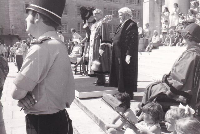 Share your memolries of the Leeds Lord Mayor's Parade during the 1970s with Andrew Hutchinson via email at: andrew.hutchinson@jpress.co.uk or tweet him - @AndyHutchYPN