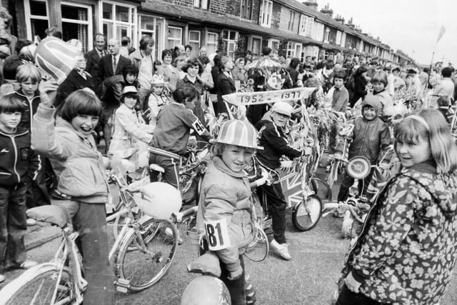 The big parade gets under way at the Bilton Jubilee gala at Harrogate in June 1977.