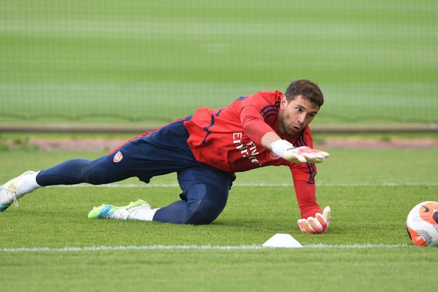 Leeds United could sign Emiliano Martinez from Arsenal if he fits within their wage structure. (Football Insider)