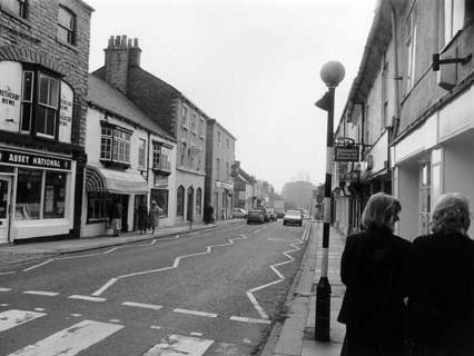 High Street. Shops on the left include the Abbey National Building Society, In Seconds ladieswear, Halifax Building Society and Brunswick pub. On the right are the Trustee Savings Bank and the National & Provincial Building Society