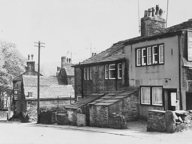 Old cottages and white Swan Inn at Holmfield back in 1970