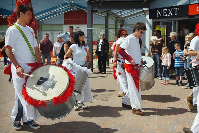 Freeport outlet village in Fleetwood put on a spectacular carnival to mark the completion of its 9 million re-vamp. Shoppers are entertained by a samba band