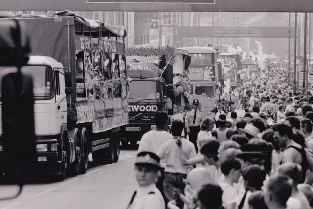 Yes, we know. This photo is not in colour. But is showcases the huge crowds and vibrancy of the Lord Mayor's Parade at the start of the decade.