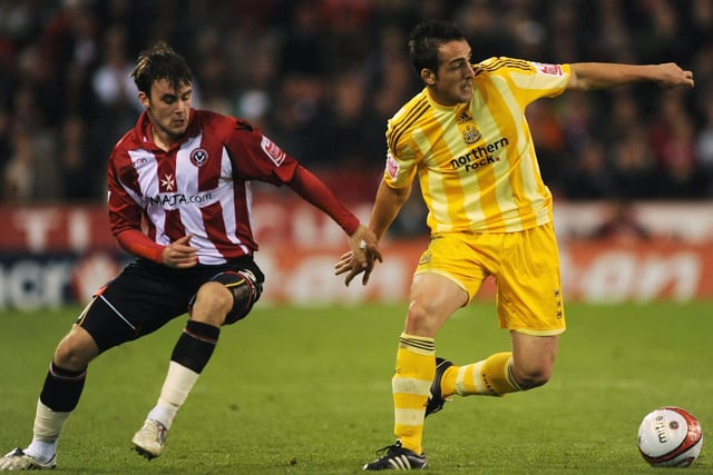 Jose Enrique battles with Keith Treacy during the Championship match between Sheffield United and Newcastle United at Bramall Lane on November 2, 2009 in Sheffield, England. (Photo by Laurence Griffiths/Getty Images)