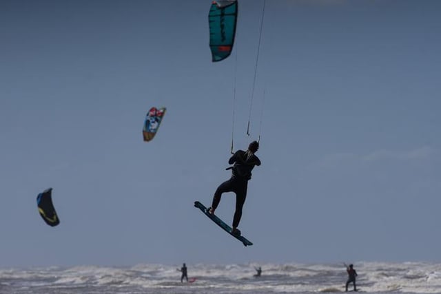 Power kites are powerful enough to pull the rider like a boat in wakeboarding and to lift their users to diving heights