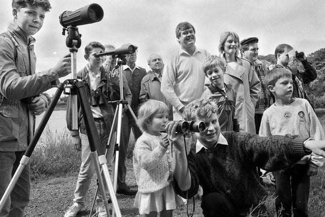Members of the Royal Society for the Protection of Birds taking part in Britain's biggest birdwatch day at Worthington Lakes in 1989