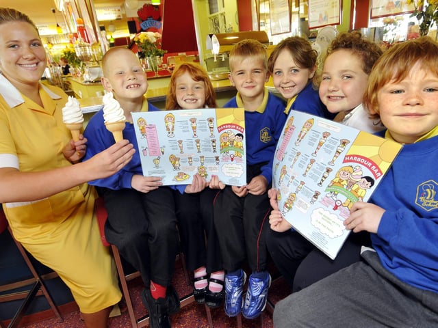 Braeburn school children rewarded for their good attendance with a trip to the Harbour Bar for an ice cream treat, in 2010.