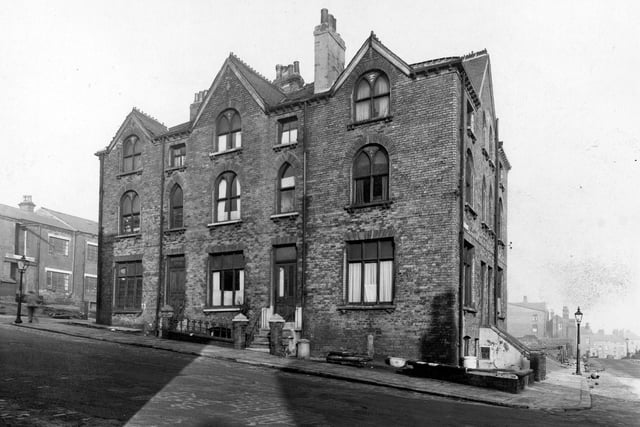 Block of houses on Lovell Road at junction with Albert Grove in November 1950. Northfield Terrace can be seen on the left.