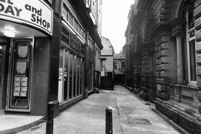 This photo is looking east from Albion Street towards the entrance to Change Alley in April 1983. Hunting Lambert travel agency can be seen on the left.