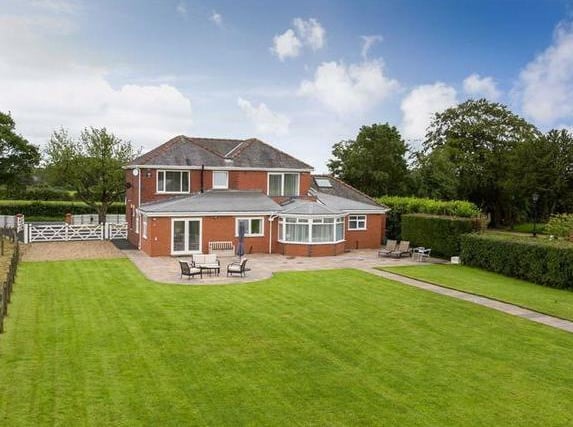 Haighton Green Lane, Haighton, Preston PR2
Gregson House is the epitome of luxury family living. This impressive & exceptionally built character detached property sits proudly on a generous approx 1.8 acres - 899,000