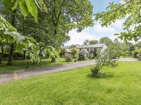 Rosemary Lane, Bartle, Preston, Lancashire PR4
An opportunity has arisen to purchase an attractive, traditionally designed detached cottage constructed in 1850, totalling approximately 0.5 acres - 550,000