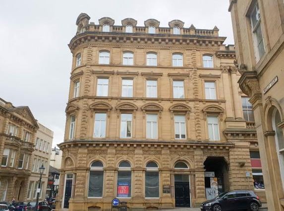 Located at the top of this town centre building the one bedroom flat briefly compromises of a entrance hallway, open plan living/kitchen area, master bedroom and shower room. On market with Hunters.