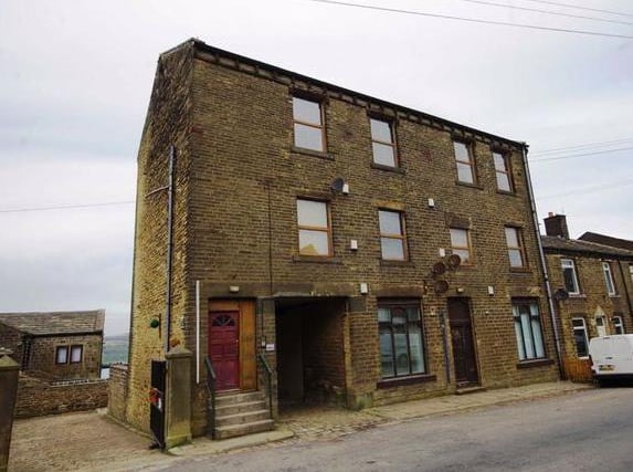 This one bedroom flat, on the market with Boococks, forms part of this tasteful conversion in Wainstalls.Whilst enjoying this pleasant setting surrounded by open countryside, this property is well placed for public transport.