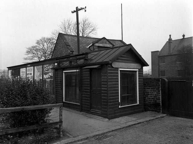 A tobacconist's kiosk on Austhorpe Road in January 1946 which appears to be empty of stock