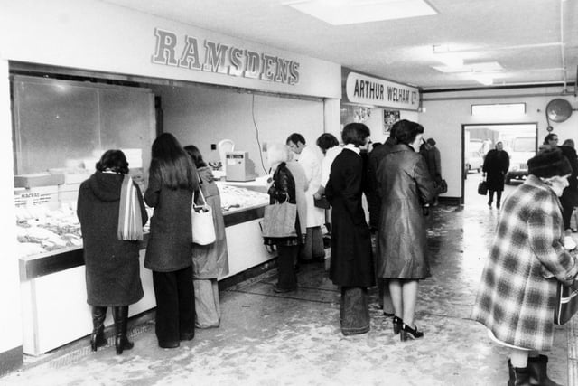 Shoppers choose prime fish in the new fish market at Leeds in November 1976.