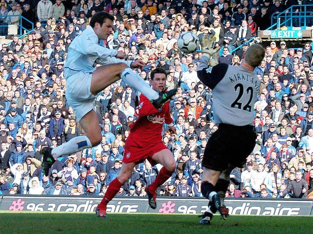 An Eirik Bakke snapshot and a Mark Viduka lob earned Leeds a point against Liverpool in a game which saw Harry Kewell score against his former team.