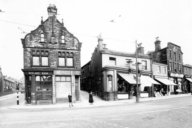 Kirkstall Lane and its junction with Commercial Road in May 1938. The Midland Bank on corner then road which is Pratts Row.