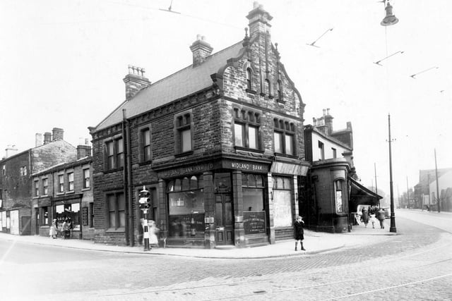 The junction of Kirkstall Lane and Commercial Road in July 1938. Midland Bank is on the corner.