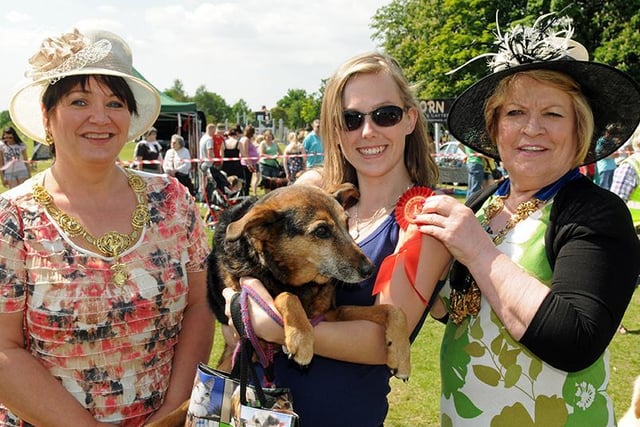 Robyn Connell with Lucy from Bamber Bridge and left, Mayoress Joanne Afrin and right, Mayor Coun Veronica Afrin at the Ruffs Dog Show in Ashton Park