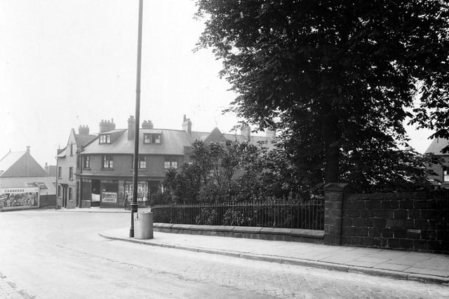 Kirkstall Lane and its junction with Morris Lane in May 1937.