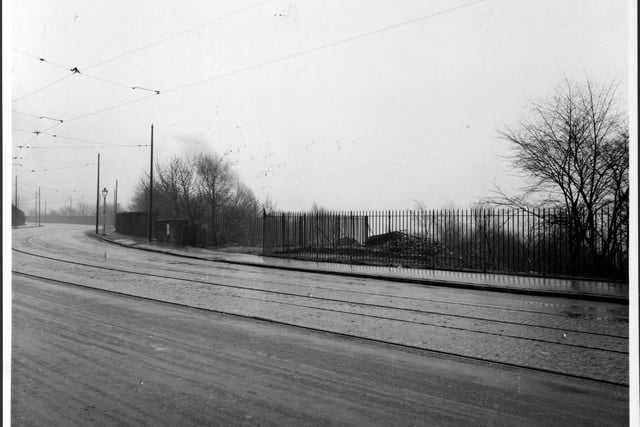 Abbey Road showing railings and new entrance at the northern end of Kirkstall Forge grounds in November 1937.