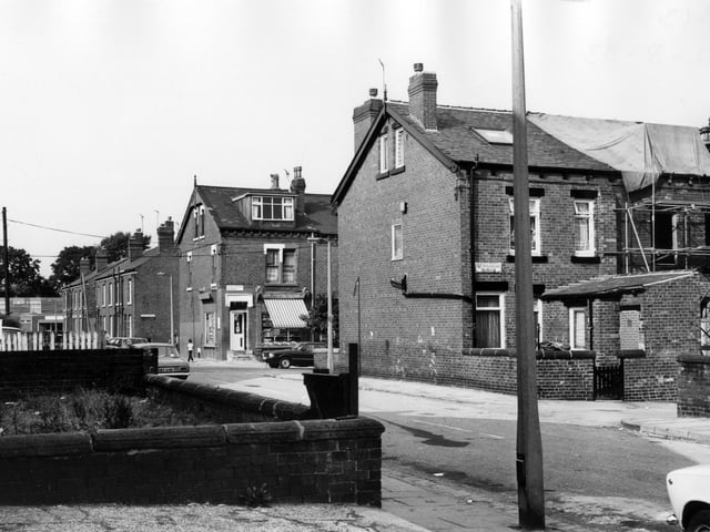 Bude Road looking across to Back Stratford Terrace, then Stratford Street in August 1983. Rowland Road Working Mens' Club is on the left at the far end of Bude Road.