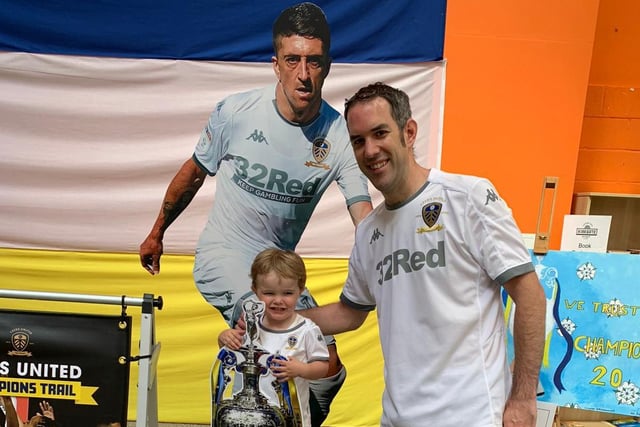 Fans 'pose with the Leeds United star'