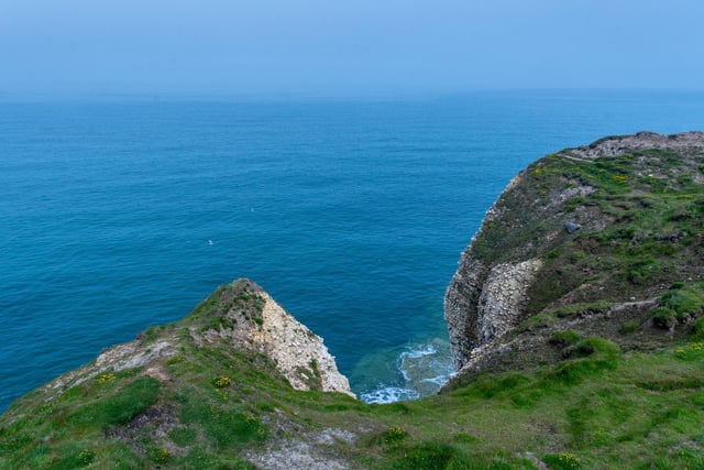 Flamborough Head is one of the great coastal features of the British Isles. If you are looking for an alternative to the North York Moors, this walk to Flamborough Head in the East Riding of Yorkshire could be for you.
Length - 9.7 miles / 15.8 km
Time - 5 hours 50 minutes