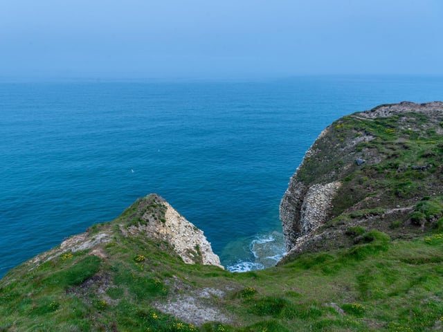 Flamborough Head is one of the great coastal features of the British Isles. If you are looking for an alternative to the North York Moors, this walk to Flamborough Head in the East Riding of Yorkshire could be for you.
Length - 9.7 miles / 15.8 km
Time - 5 hours 50 minutes