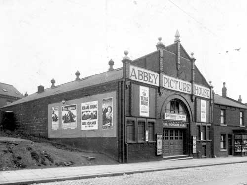 Taking its name from the adjacent Kirkstall Abbey, this Picture House opened in 1913 and could seat around 520 patrons, with enough space for an orchestral balcony. After closure in 1960, the building had a stint as a bingo hall.