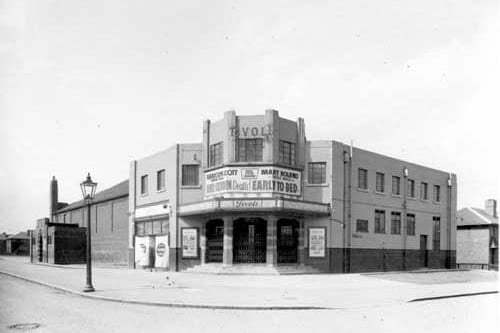 Do you remember this 1,152 seat red brick cinema in Middleton? In 1960 part of the building was being used for bingo, but films were still shown until 1961, after which it became a Walkers Bingo - rivals of the Mecca empire.