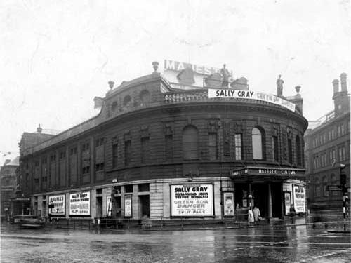 Built on the site of the former WW1 recruiting office, this was Leeds’ first ‘super cinema’ - with a huge auditorium seating 2,500. It had an orchestra, a restaurant and a ballroom, which hosted tea and evening dances.