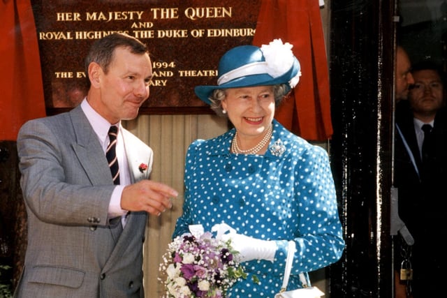 The Queen 's visit, 1994  with Samuel Lee