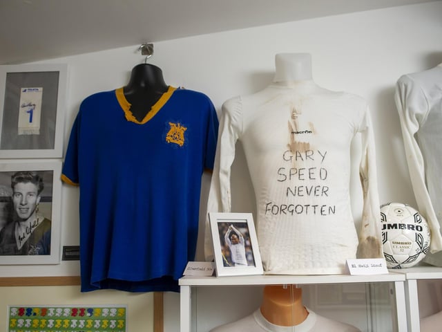 Shirts worn by John Oldfield and El Hadji Diouf.