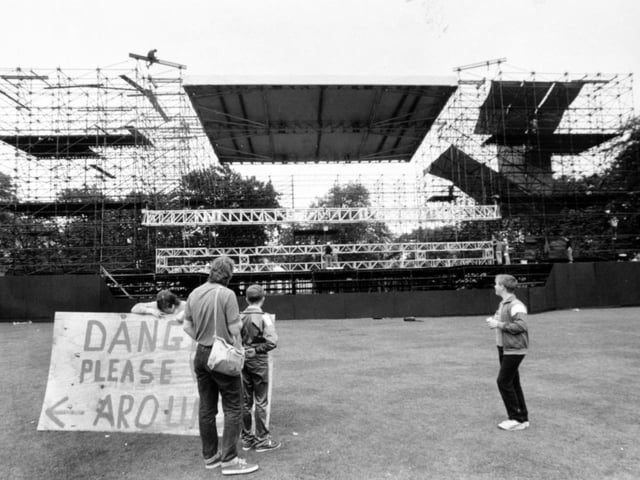 In the weeks before the event tension built to unbearable levels with tales of amazing ticket salesand refusals to allow her to fly at night from Leeds-Bradford airport and pleas from Mary Whitehouse for her to keep it clean.
