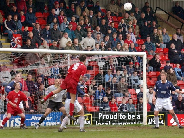 PHOTO FOCUS: Scarborough FC v Accrington Stanley / 2004