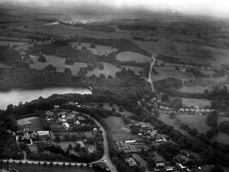 Waterloo Lake can be seen on the left of the picture with Park Avenue below. On the right, Wetherby Road runs vertically upwards with Elmete Avenue leading off.