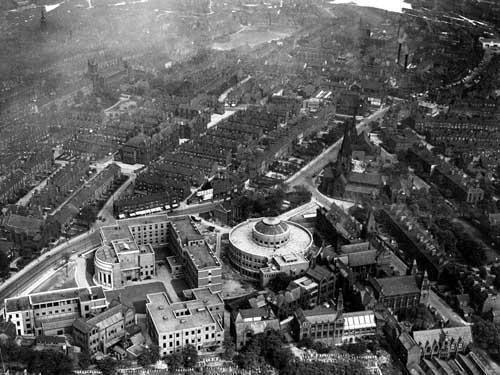 Leeds University, looking east, taken before the construction of the Parkinson Building which opened in 1951; but the Brotherton Library, opened in 1936, is prominent in the centre.