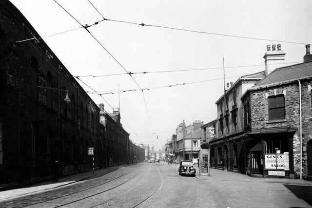 Walton's fish and chip shop is visible on this photo of Hunslet Road in August 1947.
