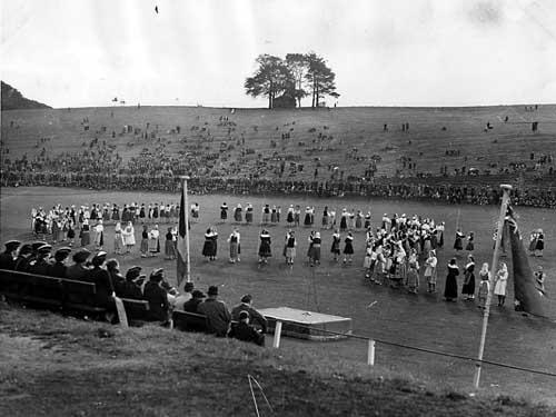 Dancers assembled in the Roundhay Park arena on the last day of Youth Week in September 1942. Many of the spectators are on Hill 60, which is in the background.