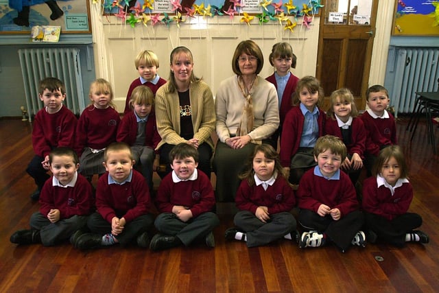 Back: Mason, Phoebe, Leah, Oliver, Mrs.Stead, Mrs.Gibson, Caitlin, Shauna, Grace and Joshua. Front: William, James, Billy, Jessica, Frankie and Brooke.