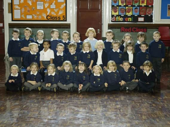 25 pictures of school starters in Calderdale from 2004